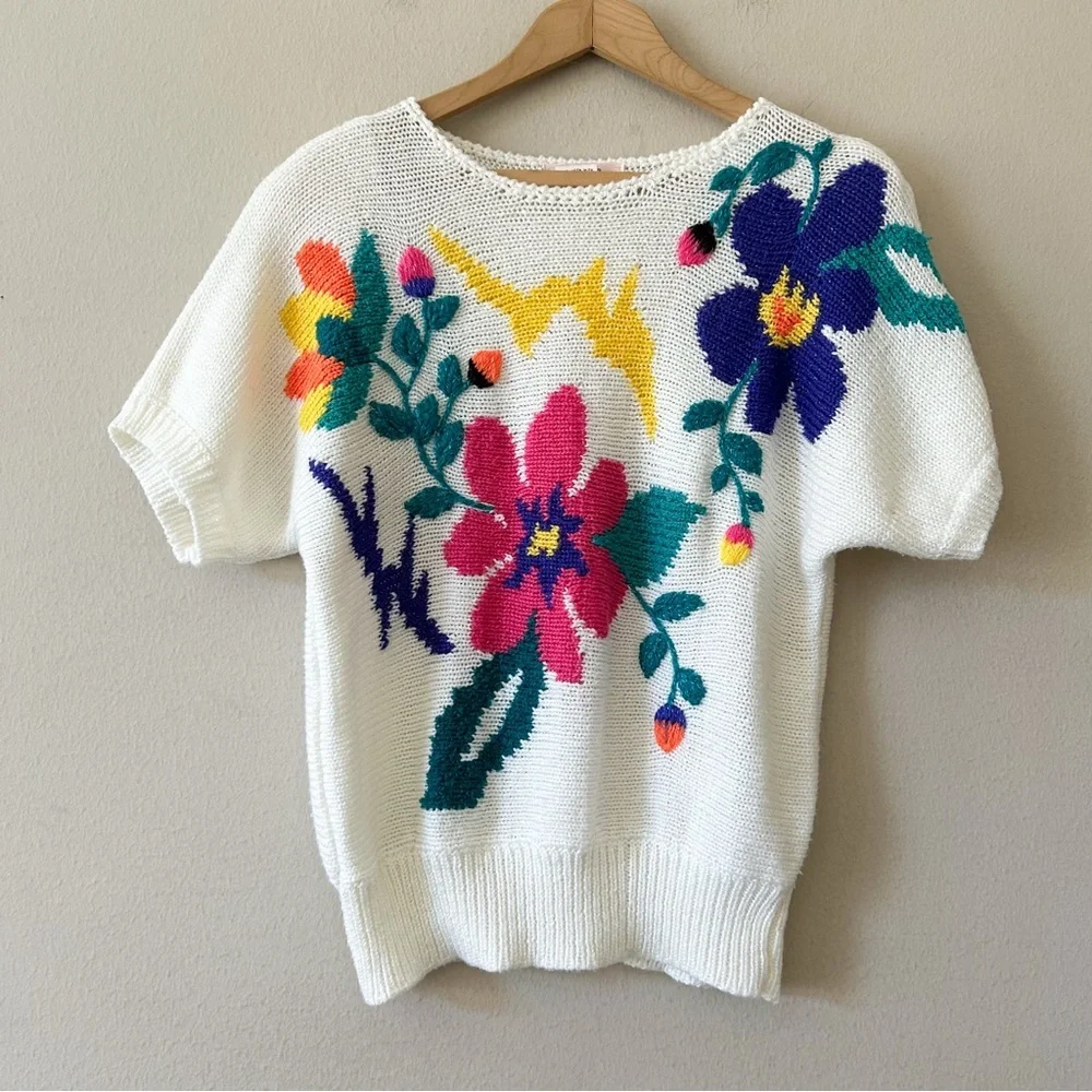 Vintage 80’s Jaclyn Smith White Floral Crew Neck Sweater - Picture 1 of 4